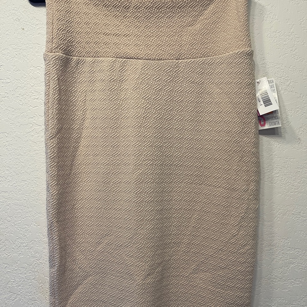 NWT Lularoe beige Cassie